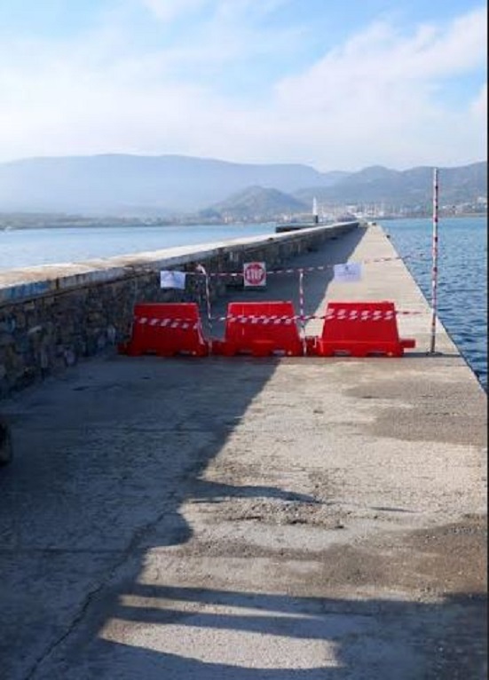 Απαγόρευση διέλευσης σε τμήμα του κυματοθραύστη