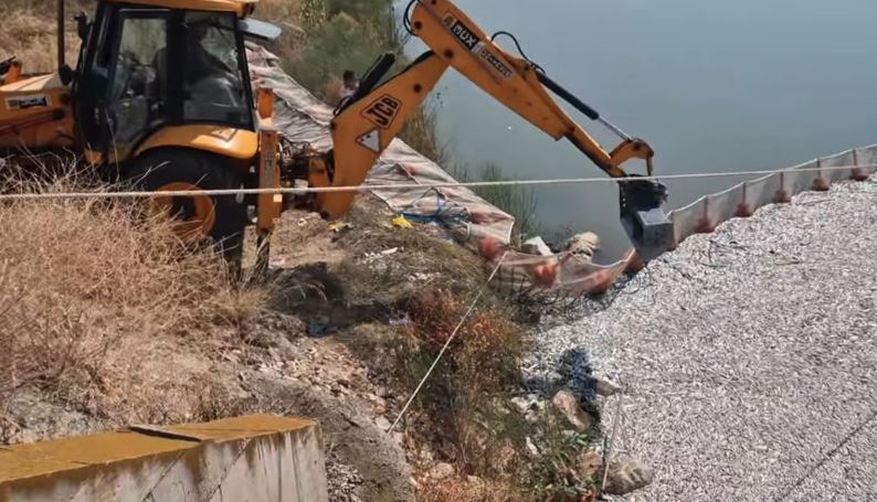 Συνεχίζεται ο καθαρισμός από συνεργεία του ΟΛΒ