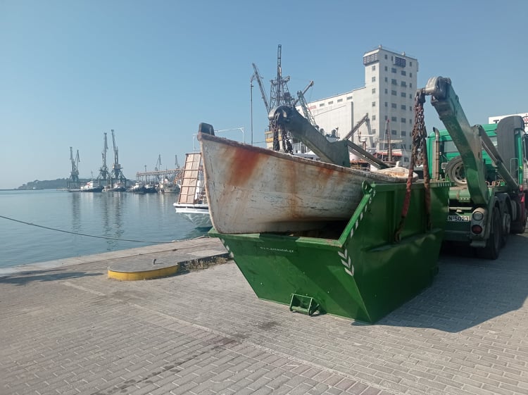 Επιχείρηση καθαρισμού στην προβλήτα τελωνείου