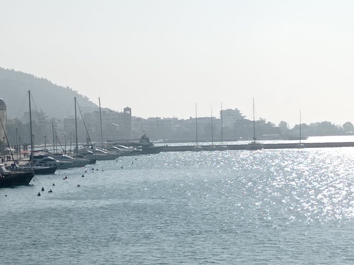 Εργασίες στον κυματοθραύστη του λιμένος Βόλου