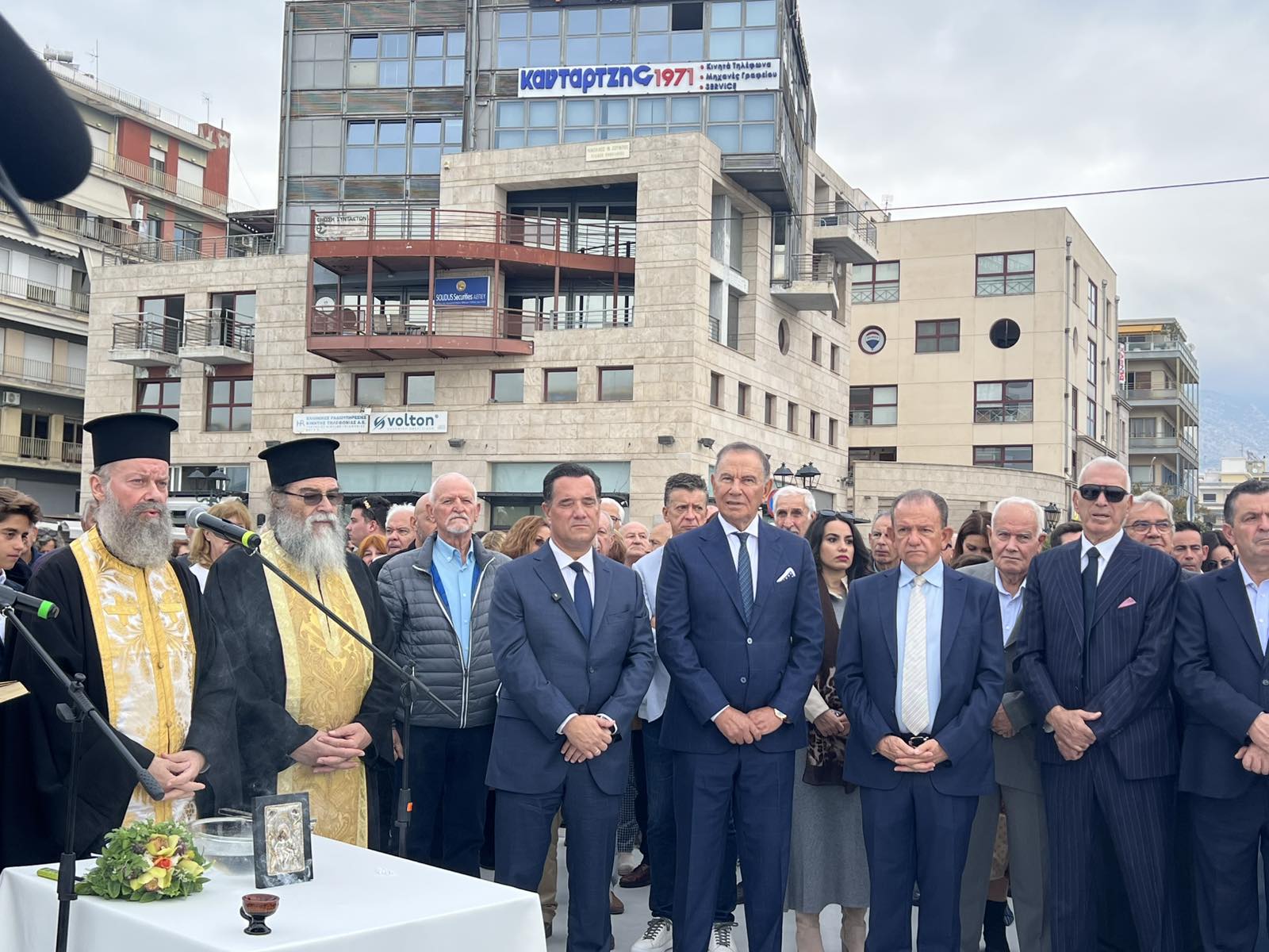  Με λαμπρότητα τα αποκαλυπτήρια του αγάλματος του Ιάσονα στον Βόλο – Εγκαινιάστηκε το νέο σύμβολο ταυτότητας για την πόλη